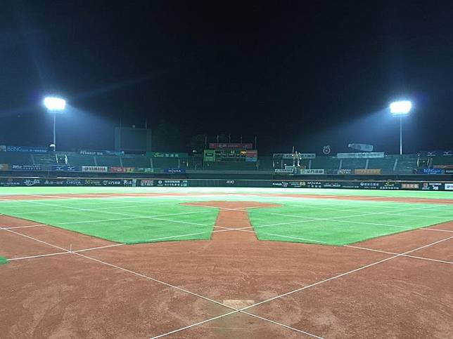 中華職棒／台南棒球場新燈柱本周將正式啟用