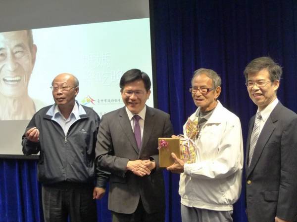 中市銀髮族假牙補助明年8千人受惠