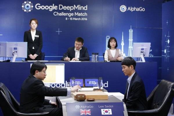 去年南韓棋王李世乭大戰AlphaGo棋賽，人腦仍不敵電腦，5回合只贏了1回合。（美聯社）