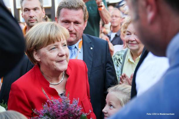  德國總理梅克爾（左）的高人氣，目前在德國仍無人能及。   圖：翻攝梅克爾臉書 