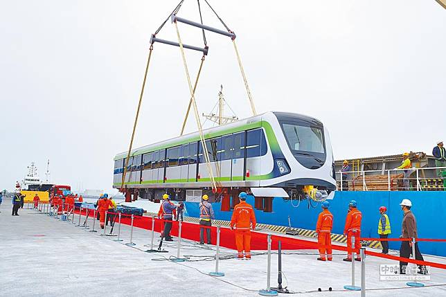 中捷首批電聯車運抵台中港